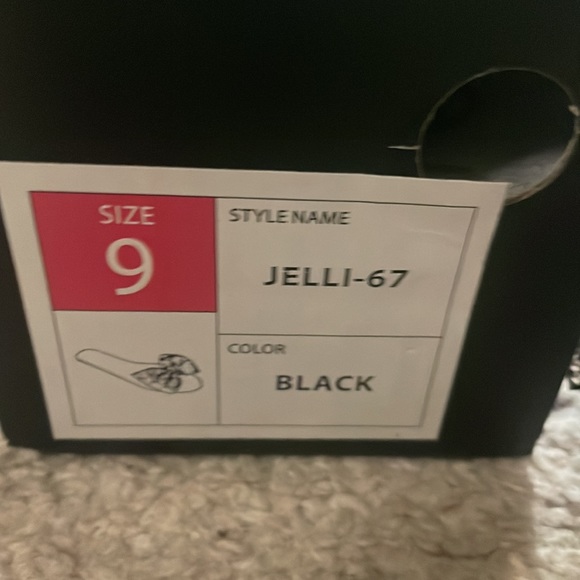 NWOT Black sole and Silver Studded Bow Liliana Sandals, size 9 - Picture 5 of 5